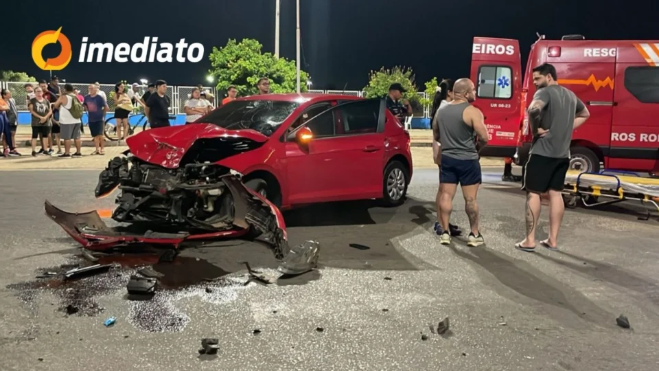 Colisão entre carro e moto próximo ao Parque Anauá em Boa Vista causa danos materiais em veículos