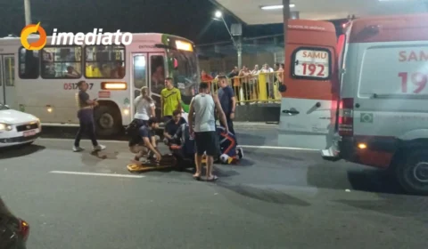 Mulher fica ferida após cair de motocicleta na Avenida Constantino Nery, em Manaus