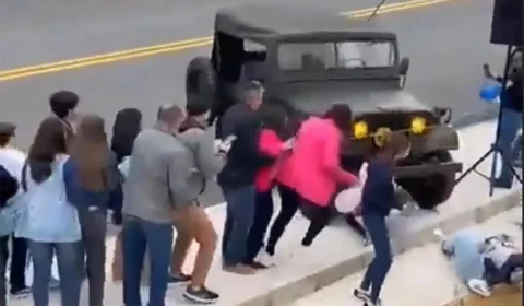 Veja vídeo: Jipe militar perde o controle em desfile de 7 de Setembro e fere duas pessoas em Brusque