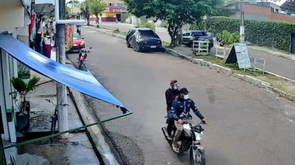 Dupla armada assalta Bradesco Expresso em Maués e leva R$ 80 mil