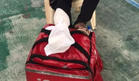 Entregador baleado por policial penal no Rio segue com bala alojada no pé e passa por acompanhamento médico