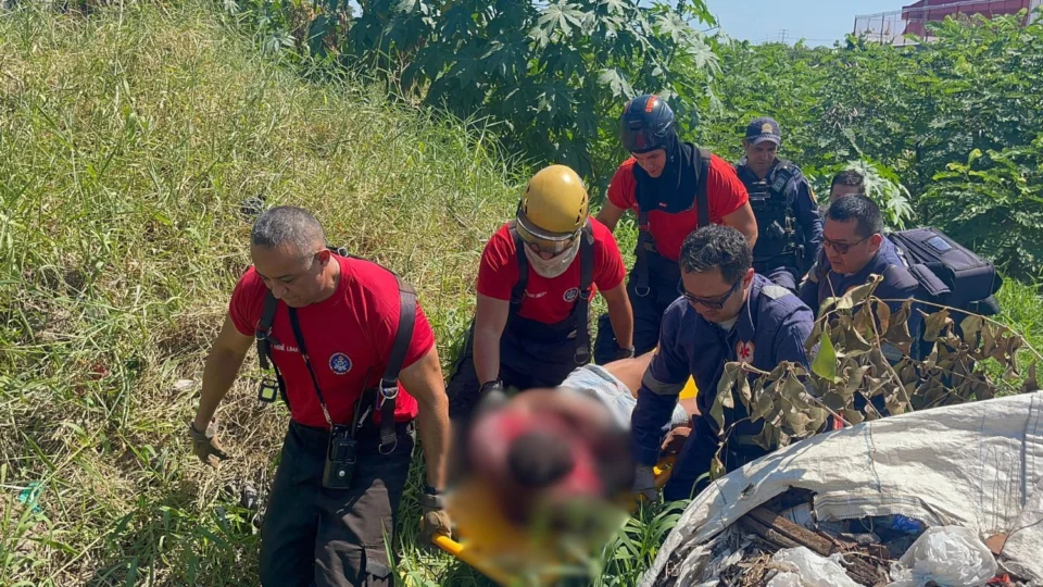 Suspeito de roubos é agredido e jogado em igarapé no Jorge Teixeira