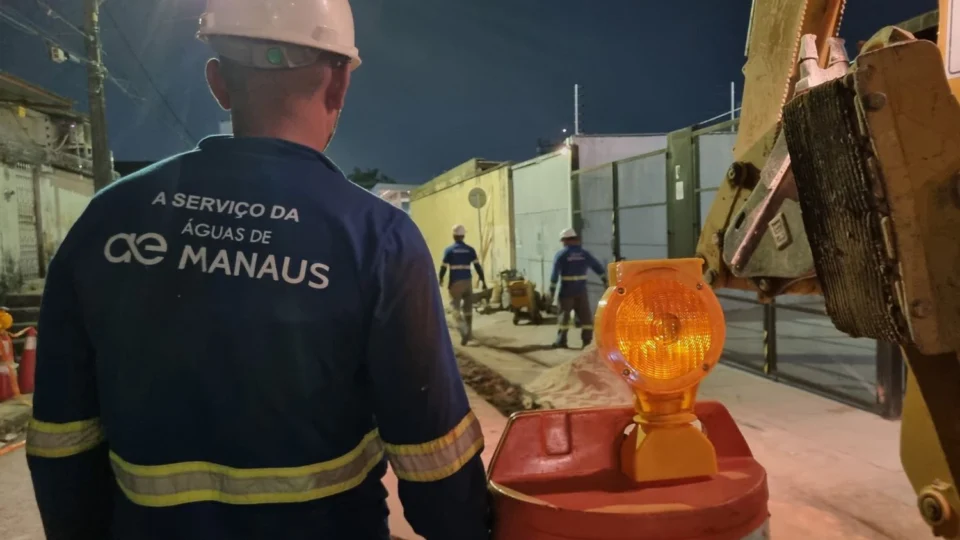 Avenida Noel Nutels recebe obras noturnas de implantação de rede de esgoto para beneficiar mais de 10 mil moradores do bairro Cidade Nova