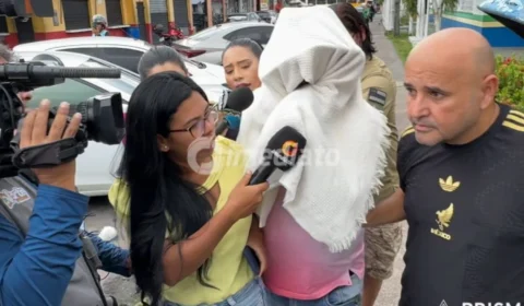 Veja o vídeo: Idoso que cometeu ato indecente em UBS permanece em silêncio ao ser levado para audiência de custódia