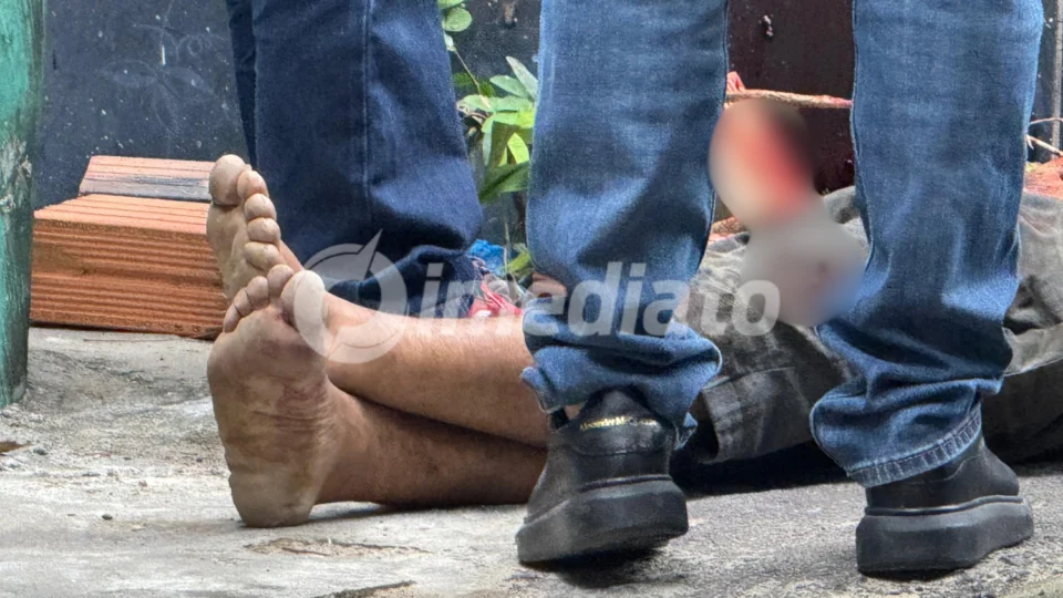 Veja o vídeo: População revoltada mata homem a pedradas e pauladas por suspeita de abuso contra criança no Japiim