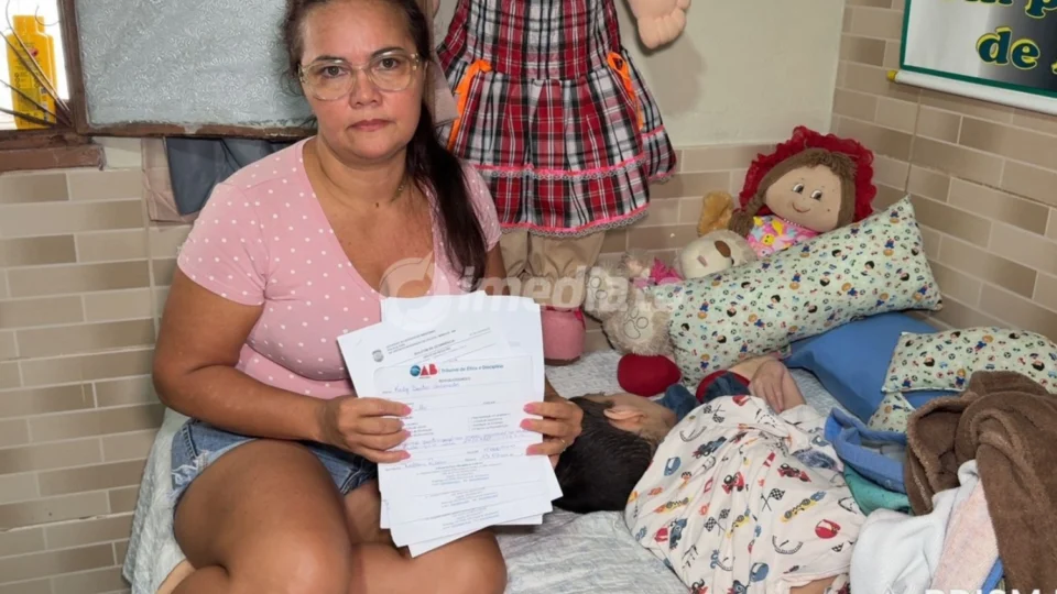Veja o vídeo: Mãe denuncia advogado que não repassa indenização destinada ao filho com paralisia cerebral em Manaus
