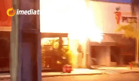 VÍDEOS: Incêndio em pizzaria mobiliza Corpo de Bombeiros no bairro Caçari, em Boa Vista