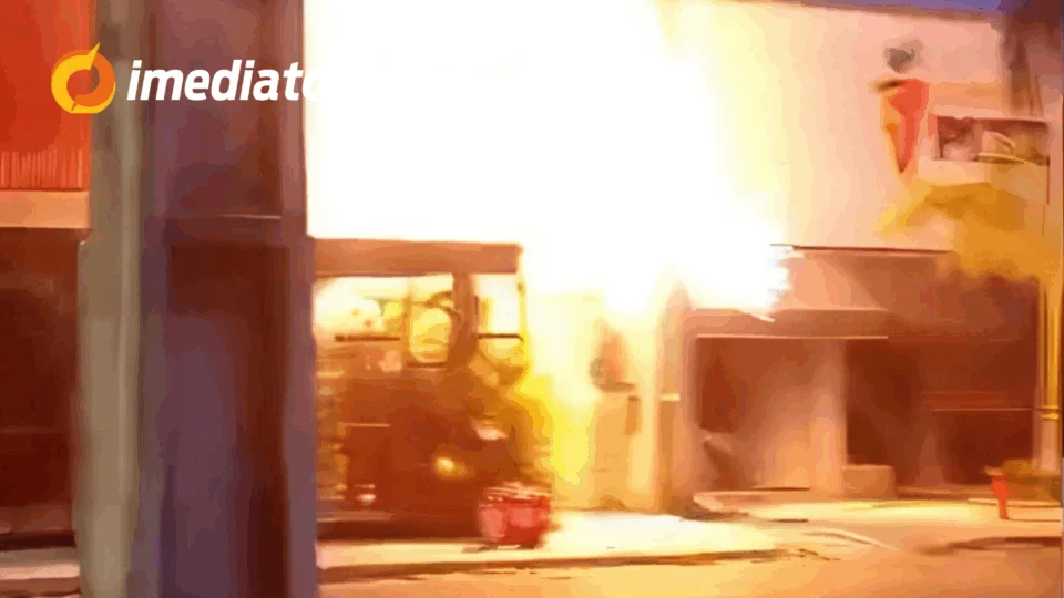 VÍDEOS: Incêndio em pizzaria mobiliza Corpo de Bombeiros no bairro Caçari, em Boa Vista