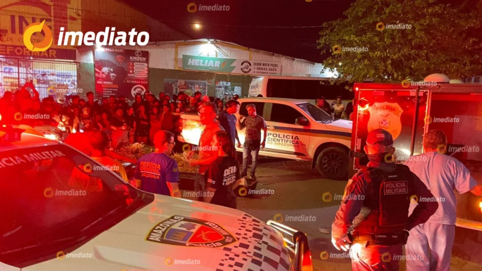Familiares e amigos pedem justiça por homem morto em suposta troca de tiros com a polícia no bairro Jorge Teixeira