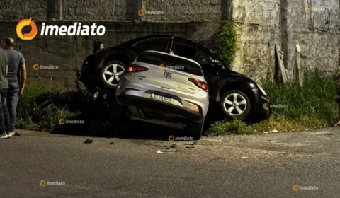 Colisão grave entre Fusca e Fiat Argo causa prejuízos materiais no bairro Novo Aleixo, em Manaus