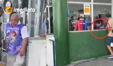 VEJA VÍDEO: Presidente da Flor Matizada quebra troféu após derrota para a Ciranda Tradicional no Festival de Cirandas de Manacapuru