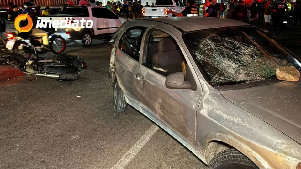 Motociclista de 21 anos morre ao colidir com carro na Avenida Torquato Tapajós, em Manaus