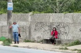 Parada de ônibus precária na av. Autaz Mirim expõe usuários a sol e chuva em Manaus