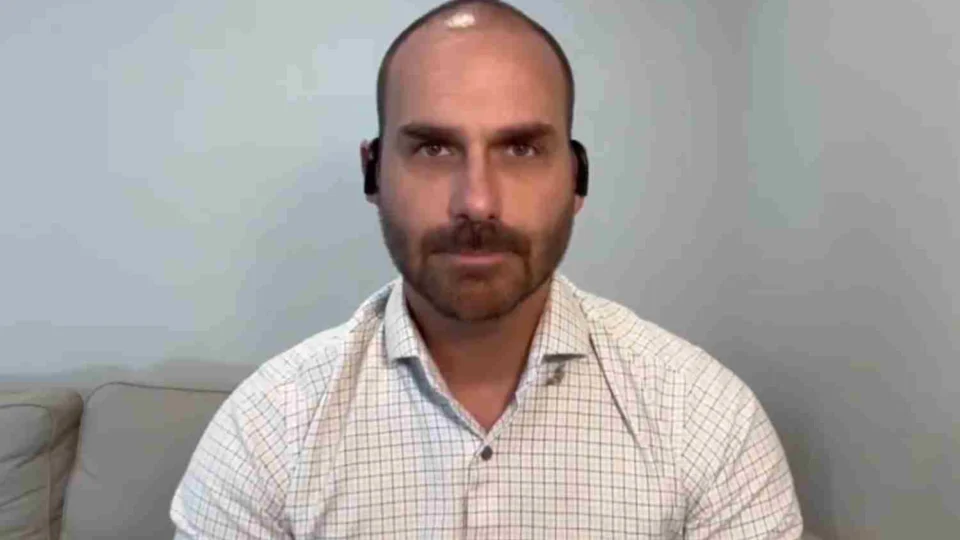 Presidente da Câmara veta indicação de Eduardo Bolsonaro à liderança da minoria