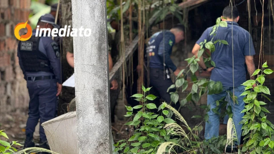 Homem é encontrado morto no quintal de residência no bairro Jorge Teixeira