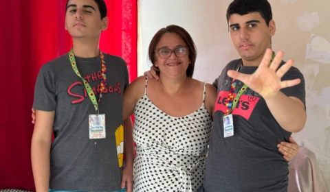 Mãe de gêmeos autistas realiza perícia em Manaus após reportagem do Imediato