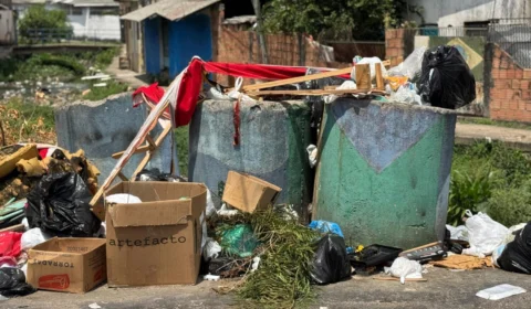 Acúmulo de lixo na rua Gabriel Gonçalves no Aleixo preocupa moradores da área