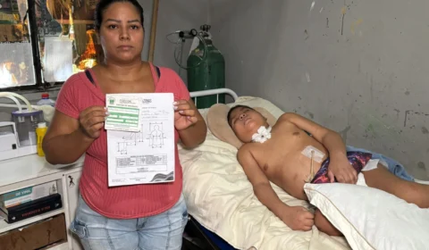 Mãe busca ajuda para retomar TFD e comprar materiais de higiene para filho com câncer