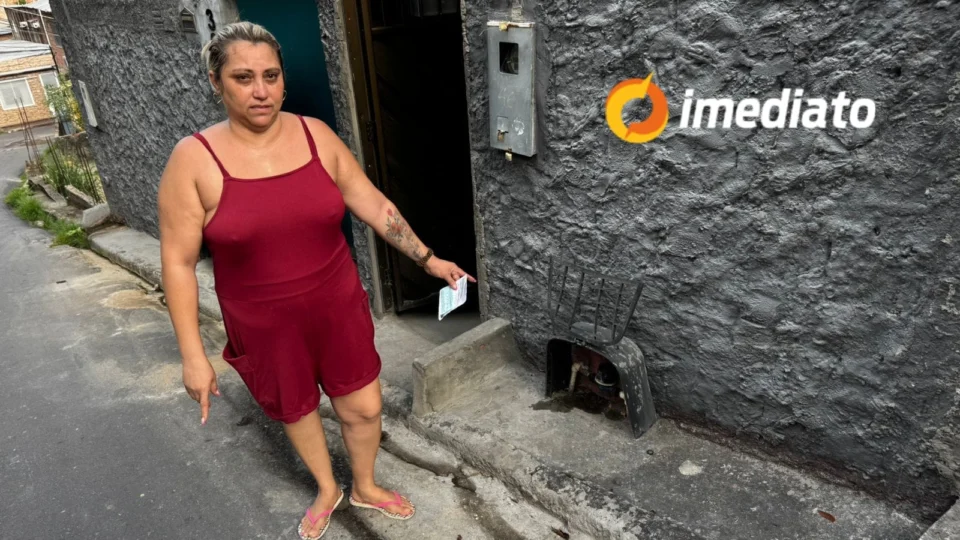 Moradores da rua Santo Antônio, do bairro São Francisco passam 21 dias sem água e dependem da ajuda de vizinhos