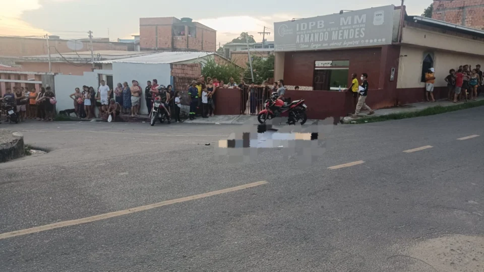 Veja vídeo: Motociclista morre após colidir com ônibus da linha 535 no bairro Armando Mendes