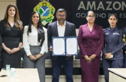 Wilson Lima sanciona lei que autoriza uso de armas de choque por mulheres no Amazonas