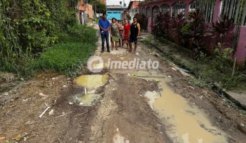 Moradores denunciam rua cheia de buracos há mais de 3 anos em Manaus: veja os riscos enfrentados diariamente