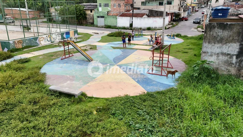 Moradores do Nova Cidade pedem reforma da Praça Domingos Santana, esquecida pela prefeitura