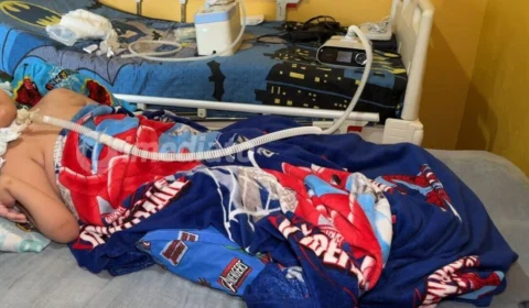 Mãe busca apoio para custear cadeira especial de 6 mil reais para o filho com paralisia cerebral