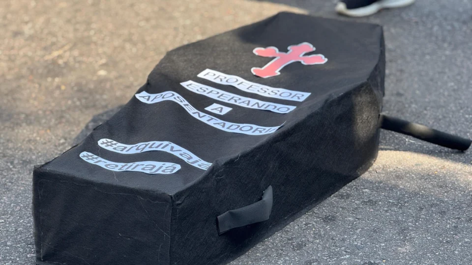 Professores paralisam em protesto contra reforma da Previdência Municipal: Idade mínima sobe para 62 anos para mulheres e 65 anos para homens