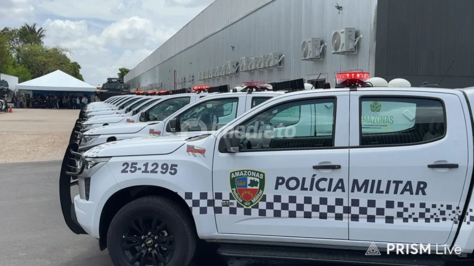 Wilson Lima entrega 36 viaturas com sistema Paredão e 2 lanchas blindadas para combate ao crime organizado na Tríplice Fronteira