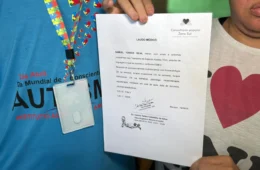 Mãe de adolescente autista enfrenta burocracia para conseguir carteirinha de identificação de autista em Manaus