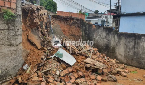 Muro e calçada desabam durante chuva em Manaus e moradores do Santo Agostinho temem novos deslizamentos