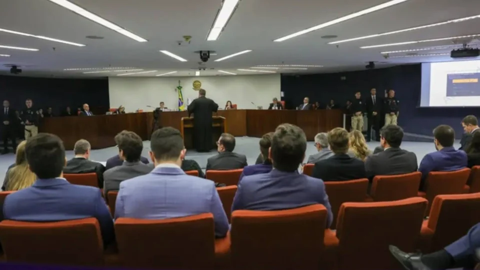 STF retoma julgamento de Bolsonaro e sete réus por suposta trama golpista de 2022