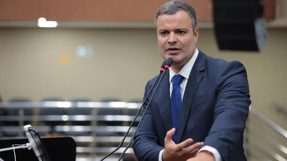 Vereador Rodrigo de Sá defende regulamentação de motociclistas de aplicativo em Manaus