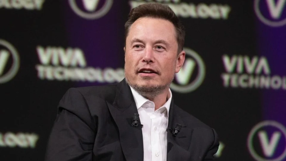 Fim da liderança de Elon Musk: fundador da Oracle assume posto de pessoa mais rica do mundo