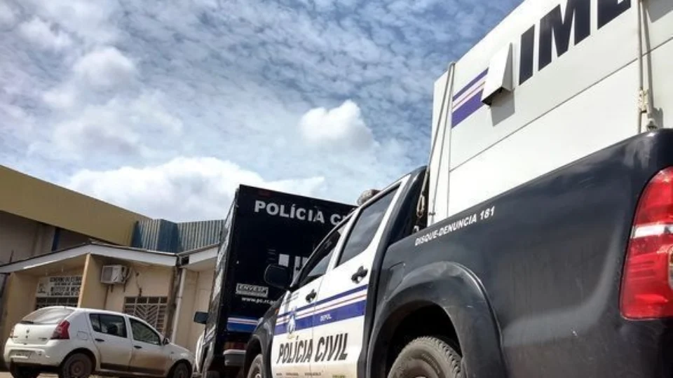 Homem é encontrado morto com marcas de tiros na cabeça na divisa dos bairros Centenário e São Bento, em Boa Vista