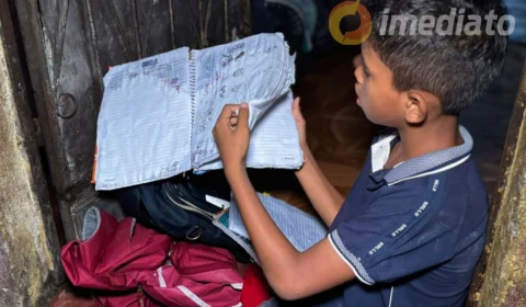 Criança perde material escolar em novo alagamento na Compensa