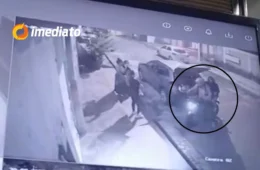 VÍDEO: Família é rendida por assaltantes armados em frente à residência no Parque das Nações, em Manaus