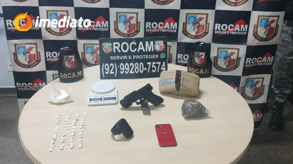 ROCAM apreende drogas, simulacro de arma e tornozeleira eletrônica rompida em operação no bairro Praça 14