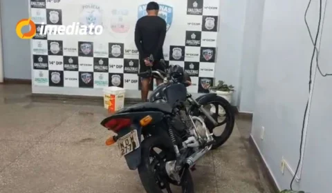 Homem é detido ao tentar furar blitz com moto roubada no bairro São José, em Manaus