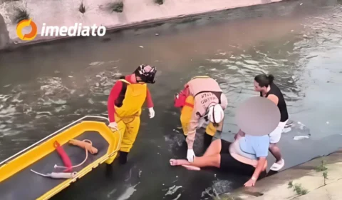 VÍDEO: Homem cai em igarapé de quatro metros e é resgatado pelos bombeiros no bairro Petrópolis, em Manaus