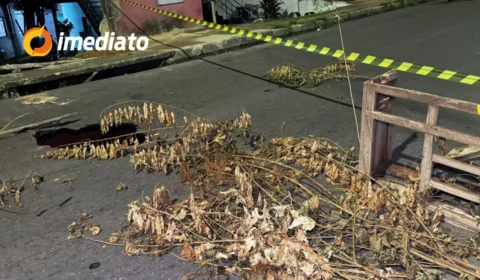 Moradores denunciam cratera na rua 11 e alertam para risco devido ao descaso das autoridades no bairro Alvorada 3