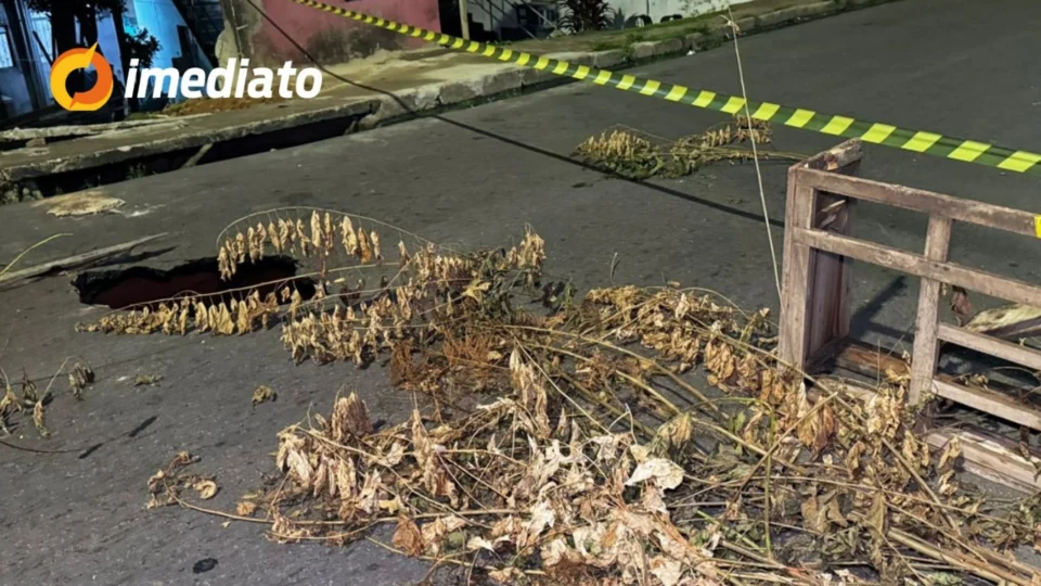 Moradores denunciam cratera na rua 11 e alertam para risco devido ao descaso das autoridades no bairro Alvorada 3