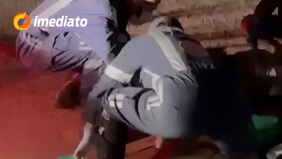 Mulher fica gravemente ferida ao ser atropelada enquanto fugia de agressões do marido na BR-174, em Boa Vista