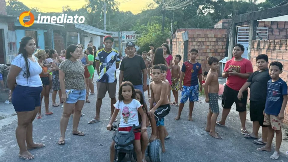 Moradores da Rua dos Seringais, no Braga Mendes, estão há mais de 18 horas sem energia elétrica