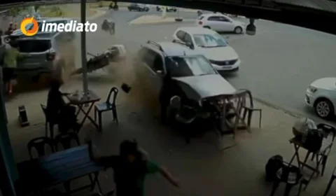 Veja vídeo: Carro desgovernado invade sorveteria após bater em quatro veículos em Cuiabá