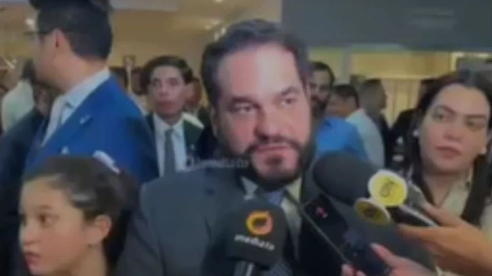 Flávio Antony é recebido com aplausos ao oficializar candidatura à vaga de desembargador no TJ-AM