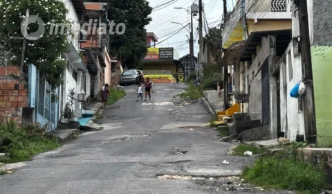 Moradores reclamam de descaso e pedem reparos nas ruas do Zumbi 2