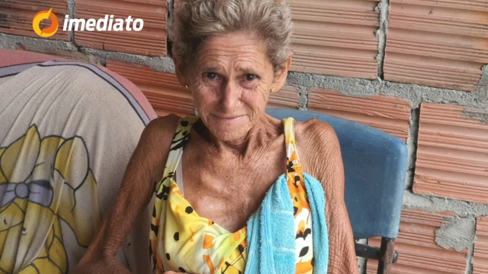 Filha pede ajuda para mãe idosa que enfrenta problemas de saúde e dificuldades financeiras no bairro Lago Azul