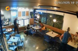 Veja: Assaltantes tocam o terror durante assalto a cafeteria no Dom Pedro